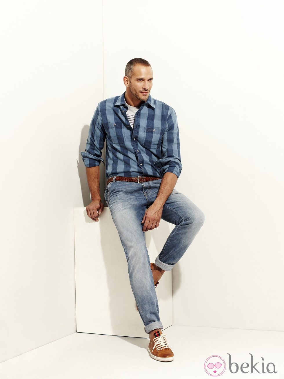  - 25207_camisa-cuadros-tonos-azules-jeans-coleccion-verano-2012-linea-masculina-pedro-hierro
