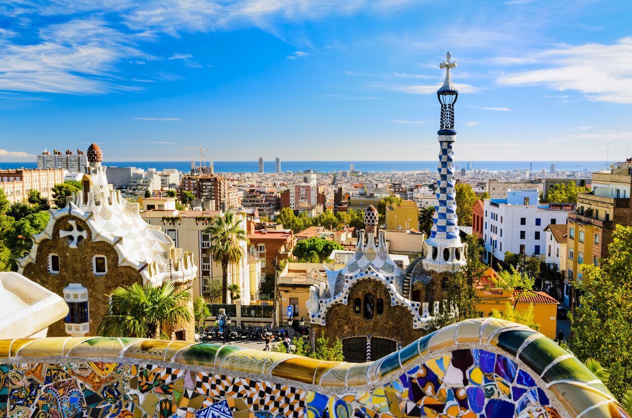 Louis Vuitton celebra su desfile crucuero 2025 en el Park Güell de Barcelona