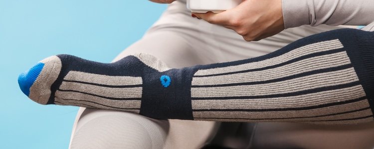 Uno de los accesorios que puedes llevar para no pasar frío son calcetines térmicos