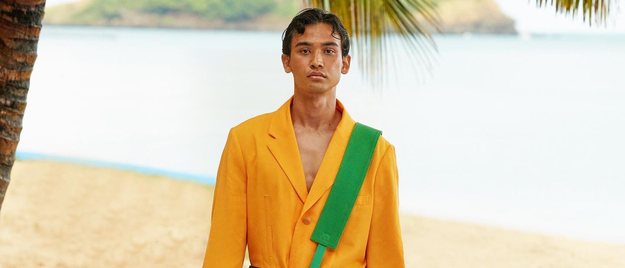 Jacquemus se salta el calendario de las Fashion Week y presenta su colección primavera/verano 2022 en Hawái