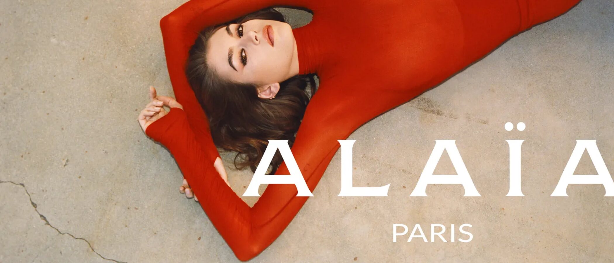 Kaia Gerber, más Cindy Crawford que nunca, protagoniza la campaña primavera/verano 2023 de Alaïa