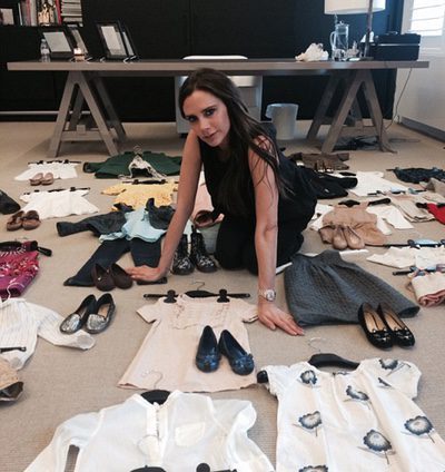 Una solidaria Victoria Beckham pone a la venta 25 looks de Harper Seven con un fin benéfico