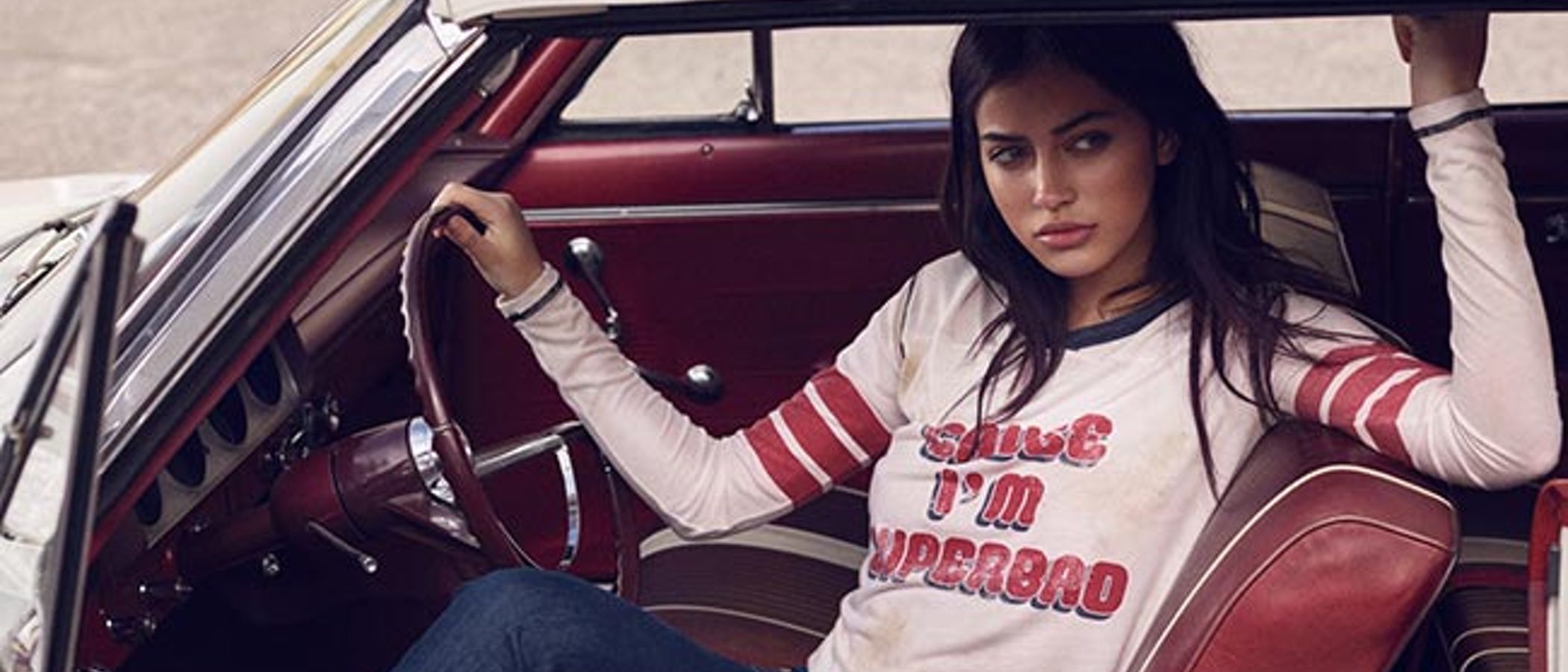 Del anonimato al éxito: Cindy Kimberly conquista la nueva colección de The Hip Tee