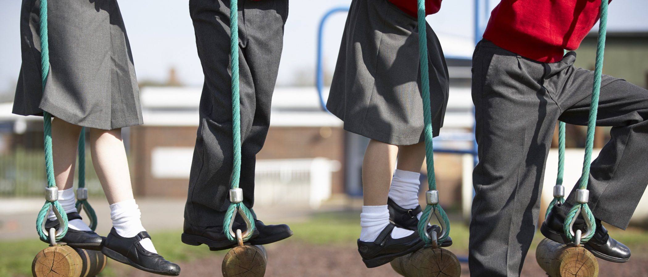 Uniforme femenino para el colegio: ¿Falda o pantalón?