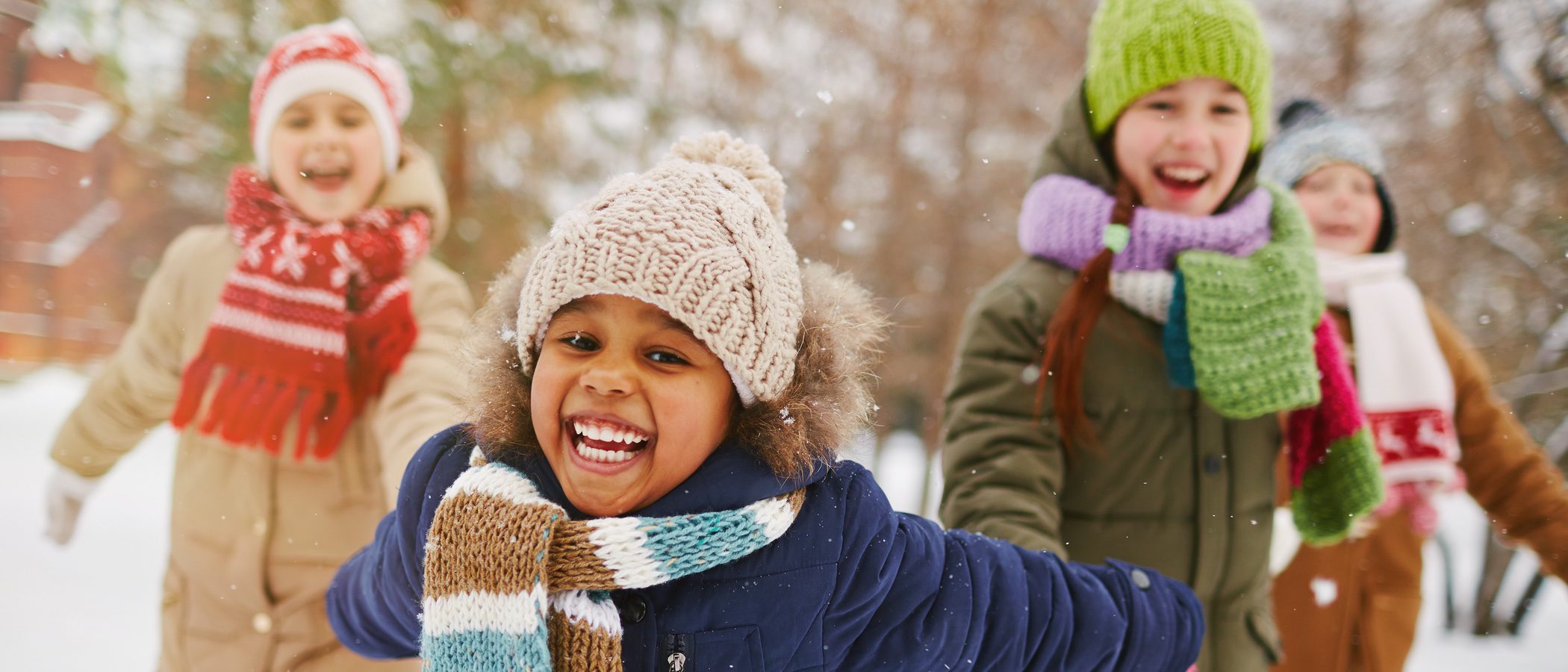 Moda infantil en invierno: cómo vestir a los niños para ir al parque