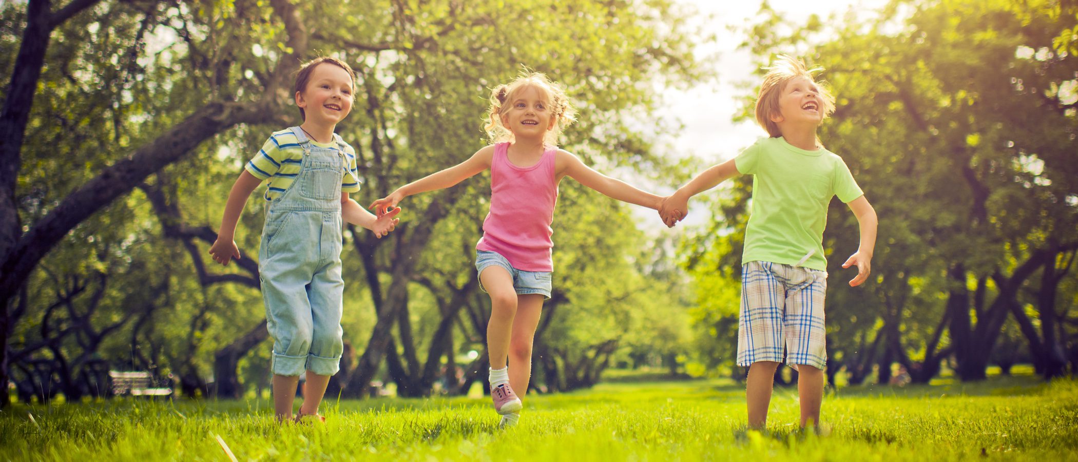 Cómo vestir a los niños para ir al parque en primavera