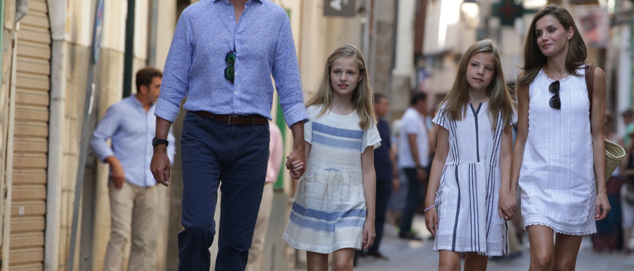 La Princesa Leonor y la Infanta Sofía eligen unas altas plataformas de Mibo para despedirse de Mallorca