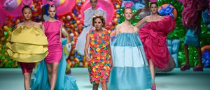 Ágatha Ruiz de la Prada vuelve a sus orígenes con un homenaje a Balenciaga en la Madrid Fashion Week