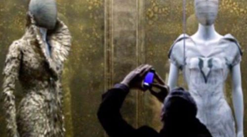 Medio millón de personas ya ha visitado la retrospectiva de Alexander McQueen en el MET