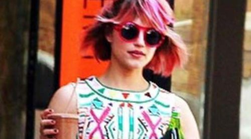 ¡Dianna Agron se tiñe el pelo de rosa!