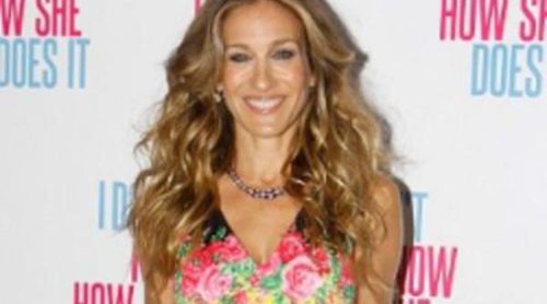 Sarah Jessica Parker continúa de promoción, Chanel y Louis Vuitton son sus aliados