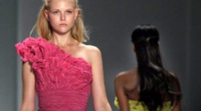 Tadashi Shoji cubre a la mujer con formas florales en primavera de 2012