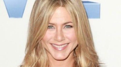 Jennifer Aniston repite modelito de Dolce & Gabbana en la premier de la serie 'Five'