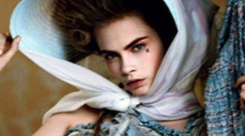 Chanel convierte a Cara Delevingne en María Antonieta