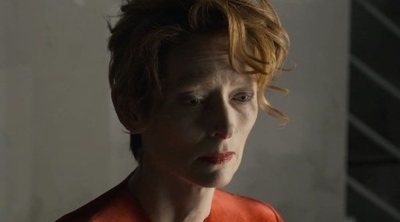 Tilda Swinton de Balenciaga: la carta de presentación de 'La voz humana', el próximo corto de Almodóvar