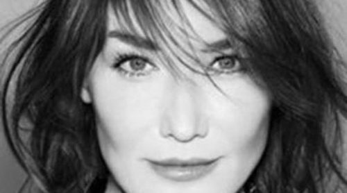 Carla Bruni vuelve a su faceta de modelo como imagen de una marca de tecnología