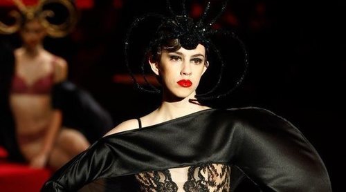 Lali Espósito, Enric Auquer y el particular cabaret con el que Andrés Sardá abrió la MBFW Madrid