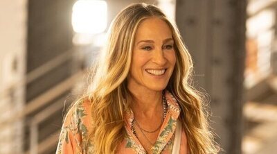 Carrie Bradshaw (Sarah Jessica Parker) termina 'And Just Like That...' vistiendo un Valentino Alta Costura