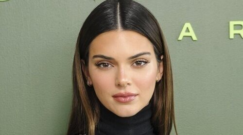 Kendall Jenner demuestra que este jersey negro de The Row es su favorito desde 2016 (y tiene su versión low cost en Mango)