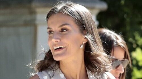 Un nuevo día, un nuevo vestido de lunares 'made in Spain' lucido por la Reina Letizia