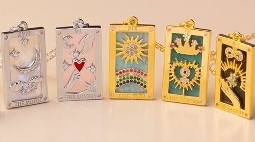 Customima tiene la colección de collares con las cartas del Tarot para cumplir nuestros objetivos este 2023