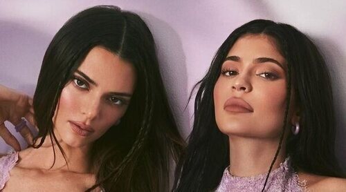 Kendall y Kylie Jenner: dos formas muy diferentes de llevar un Schiaparelli (y una de ellas no ha gustado nada)