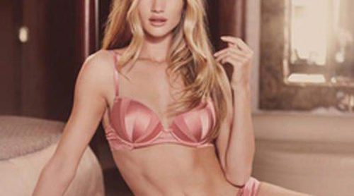 Rosie Huntington-Whiteley posa con sus diseños de lencería para la primavera/verano 2013