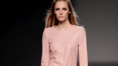 Teresa Helbig apuesta por el cuero para el otoño/invierno 2013/2014 en la Madrid Fashion Week