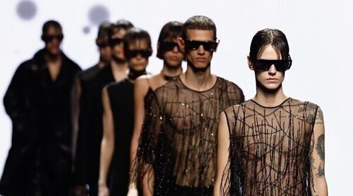 Acromatyx debuta en la MBFW de Madrid apostando todo al negro demostrando su perfecta imperfección