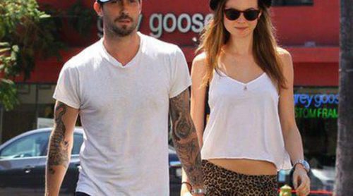 Behati Prinsloo y Adam Levine codiseñarán una colección para la línea femenina de Kmart