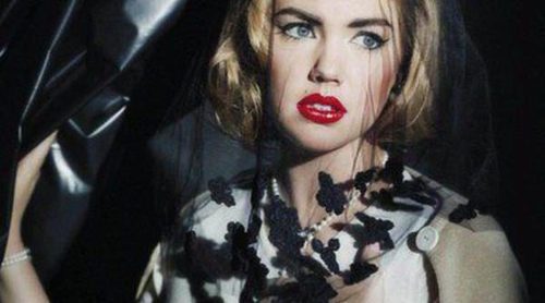 Kate Upton deja a un lado las fotografías en bikini y posa muy recatada para Karl Lagerfeld