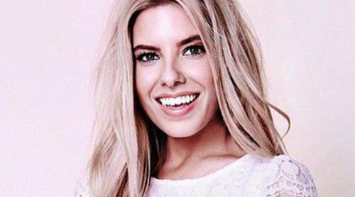 Mollie King, cantante de 'The Saturdays', vuelve a colaborar con la firma Oasis