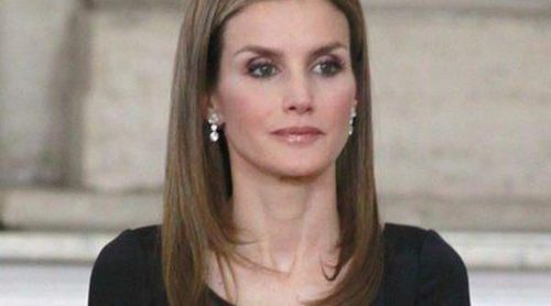 La Princesa Letizia repite estilismo en la firma de la Ley de Abdicación de Juan Carlos I