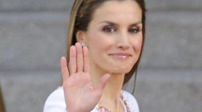 La Reina Letizia: de blanco y de Felipe Varela durante la proclamación de Felipe VI