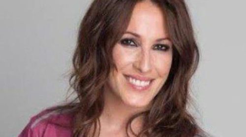 Malú diseña una camiseta junto a Swarovski para luchar contra el cáncer de mama