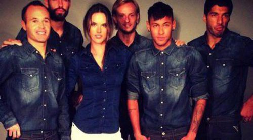 Alessandra Ambrosio y cinco jugadores del Barça protagonizan la nueva campaña de Replay