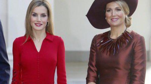 Duelo de estilos: La Reina Letizia y la Reina Máxima no se ponen de acuerdo con el protocolo en Holanda