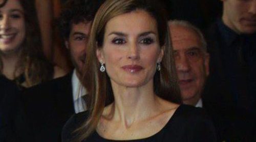 La Reina Letizia recicla su armario para los últimos Premios Príncipe de Asturias