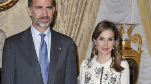 La Reina Letizia repite vestido de Felipe Varela para su visita a Luxemburgo