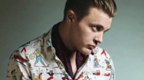 Michael Pitt hace un homenaje a la moda retro en la nueva campaña de Prada