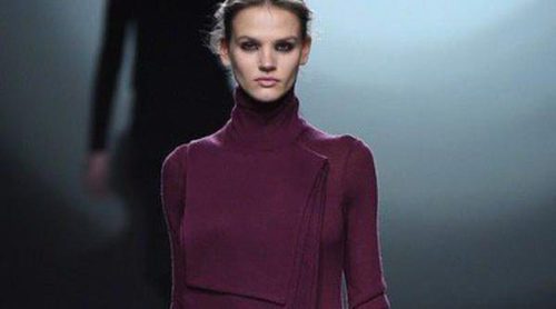 Amaya Arzuaga apuesta por las superposiciones para el otoño/invierno 2015/2016 en Madrid Fashion Week