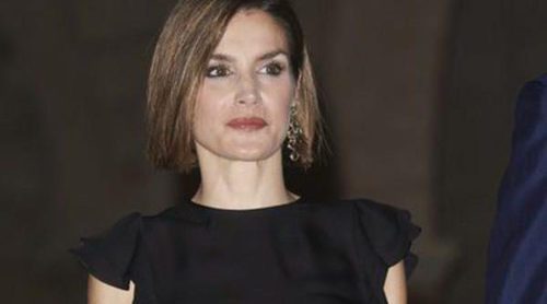 La Reina Letizia rompe moldes: del sporty chic a las transparencias en Mallorca