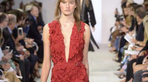 Michael Kors presenta su colección en la Nueva York Fashion Week con creaciones que sugieren comodidad y naturalidad