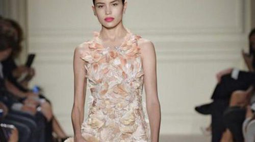 Colores pastel y grandes volúmenes protagonistan las propuestas de Marchesa en la Nueva York Fashion Week