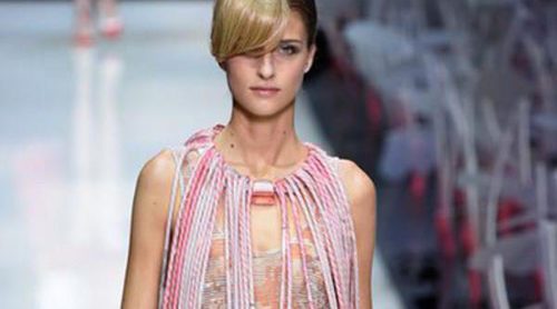 Giorgio Armani explota al máximo el color rojo en la Milan Fashion Week