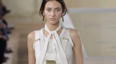 Alexander Wang se despide de Balenciaga poniendo en blanco la Paris Fashion Week