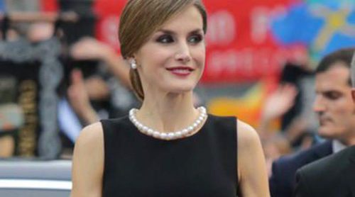 La Reina Letizia se quita años con su Felipe Varela de los Premios Princesa de Asturias 2015