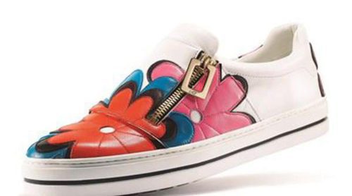 Roger Vivier presenta su colección de zapatillas 'Sneaky VIV' en clave deportiva y con la icónica hebilla de la casa