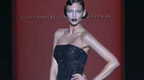 Encaje, volumen y transparencias en la 'alfombra roja' de Hannibal Laguna en la Fashion Week Madrid