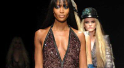 Naomi Campbell vuelve a la pasarela de la mano de Roberto Cavalli